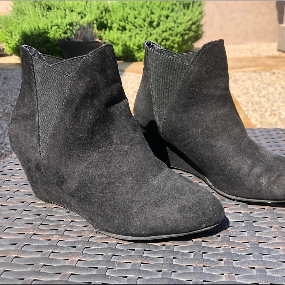 HUGE BUNDLE SALE! NEW DIRECTIONS “TARBY” BLACK SUEDE BOOTIES/ BOOTS
